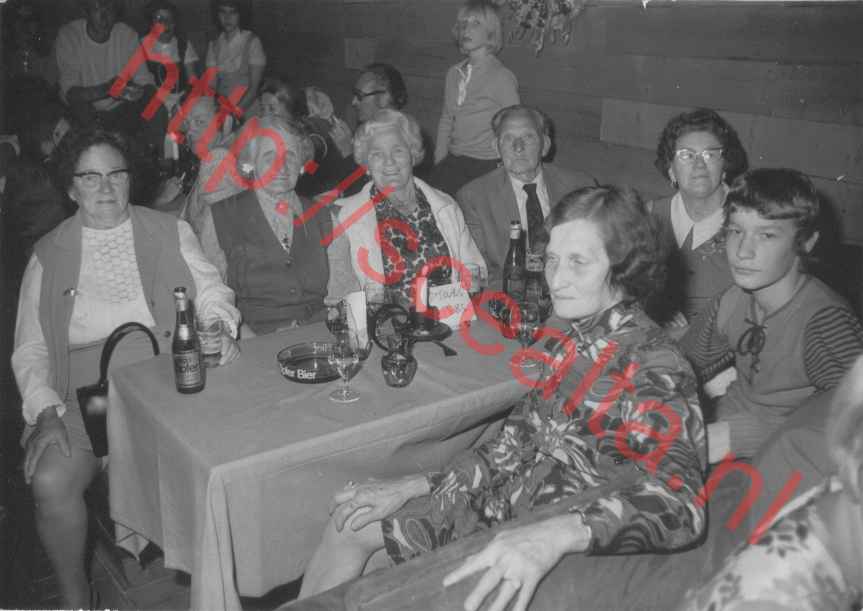 Anna op een feestje rond 1970